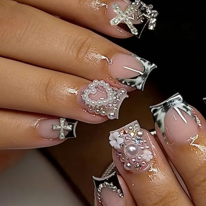 Acrylic nail set with glamorous golden accents Acalora