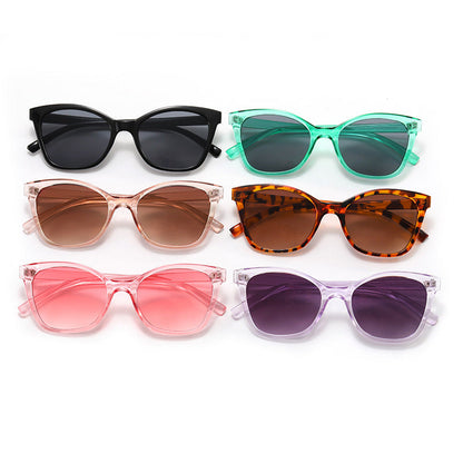 Women’s elegant sunglasses in a modern cat-eye style Bowlift