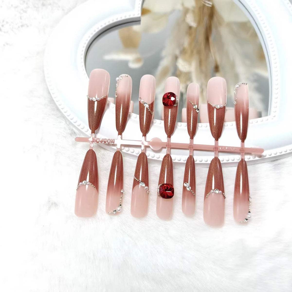 Artificial nails with luxurious 3D decorations and glamorous accents Acalora
