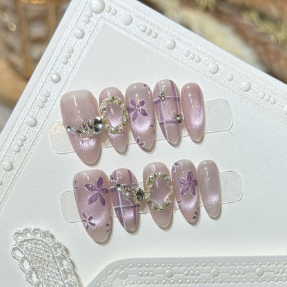 Artistic Press-On Nail Set with Floral Accents Acalora