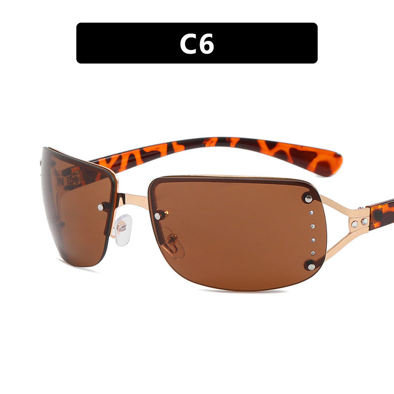 Women's extravagant sunglasses in a modern design with fine accents Karnz