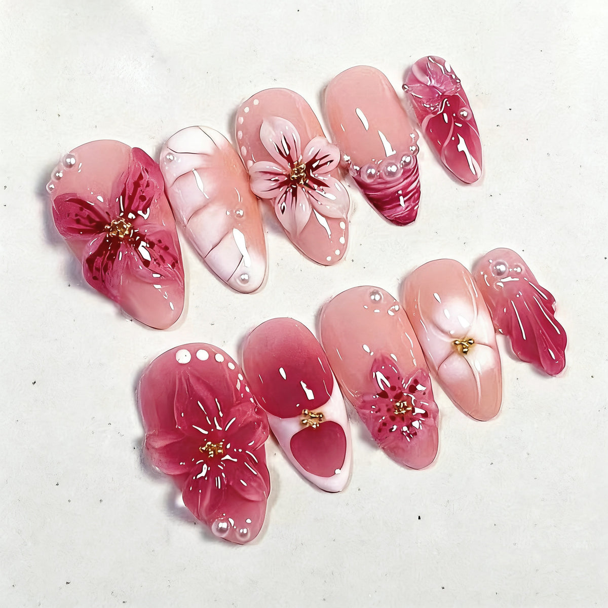 Artificial nail set with elegant rose and gold embellishments Acalora