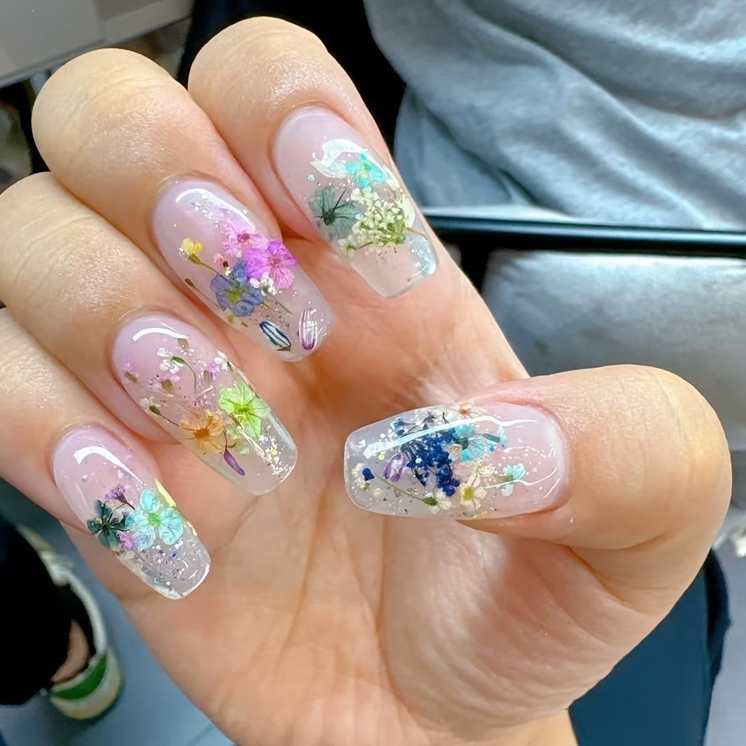 Artificial nails with glamorous glitter design and high gloss finish Acalora