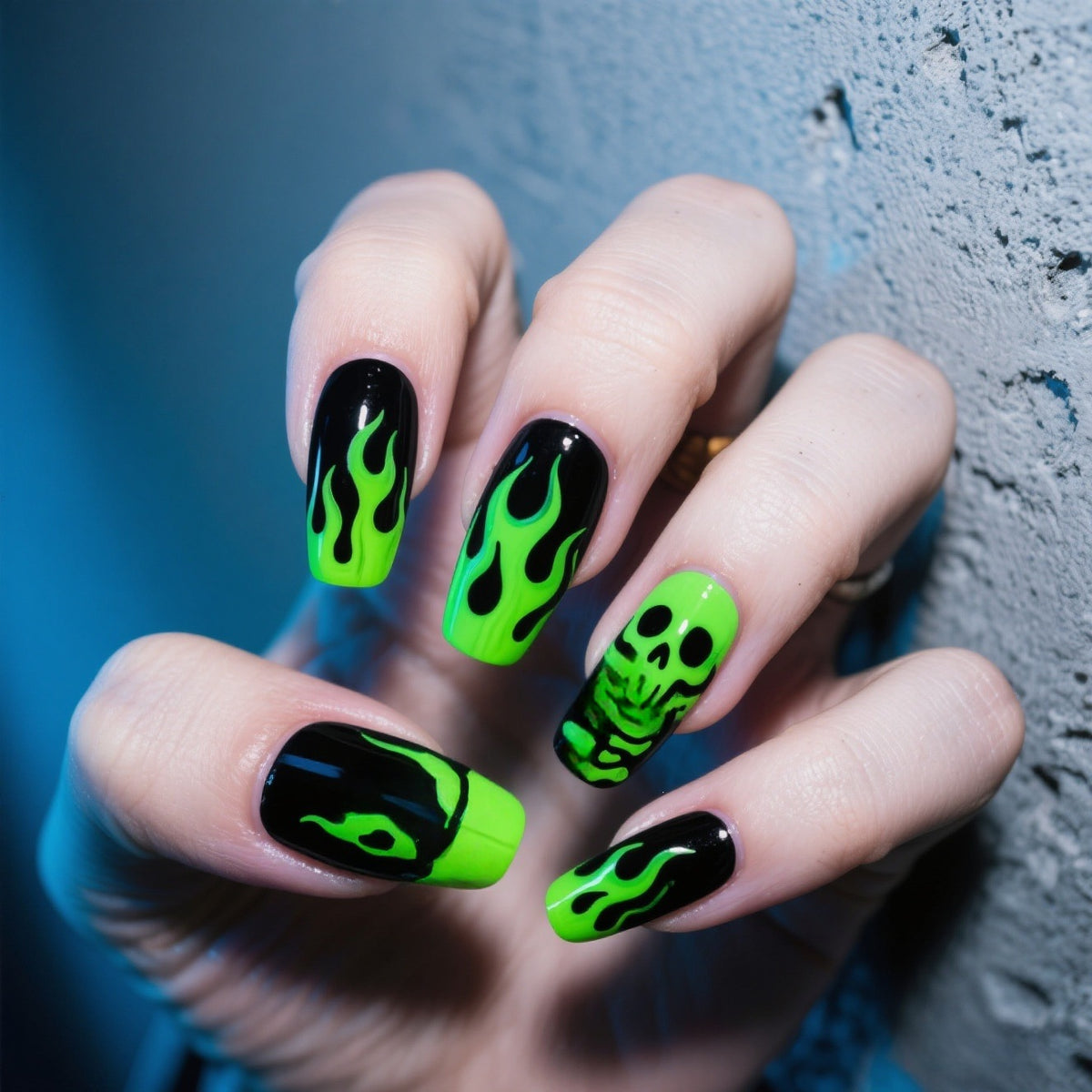 Artificial nails with creepy skull design Acalora