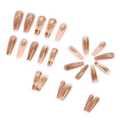 Elegant and artistically designed artificial nails Acalora