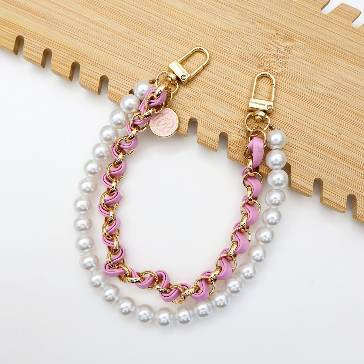 Chic Pearl-Chain Eyewear Holder Acalora