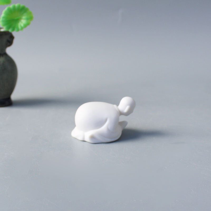 Decorative porcelain figure Acalora