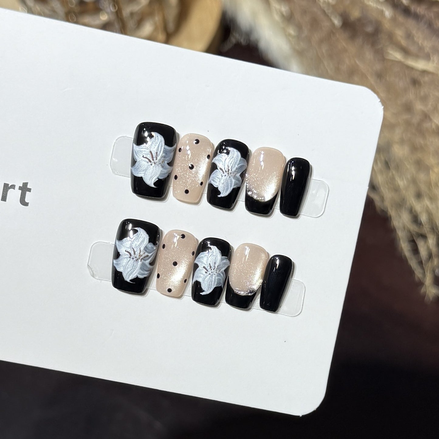 Decorative Floral Press-On Nails Acalora