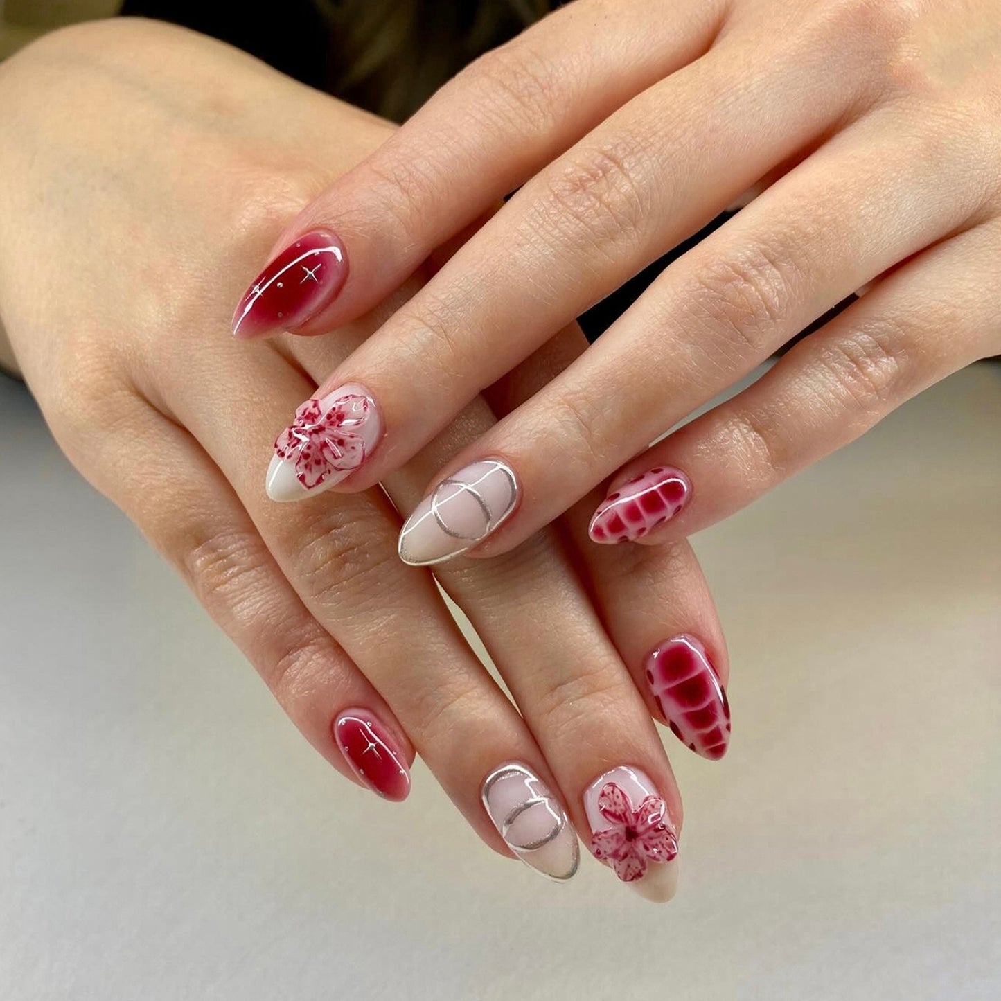 Nail art set with filigree flower and geometric designs Acalora