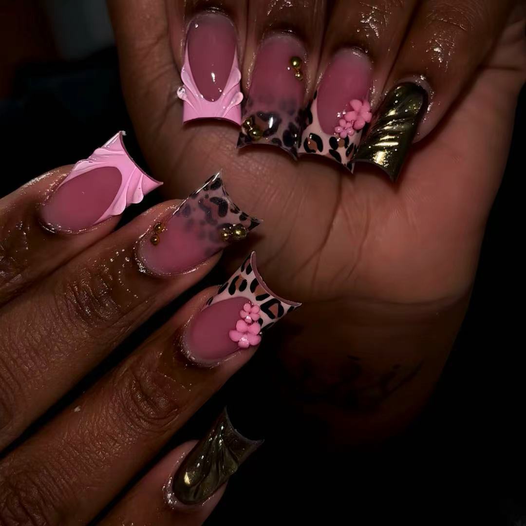Decorative Press-On Nail Art with Floral and Leopard Accents Acalora