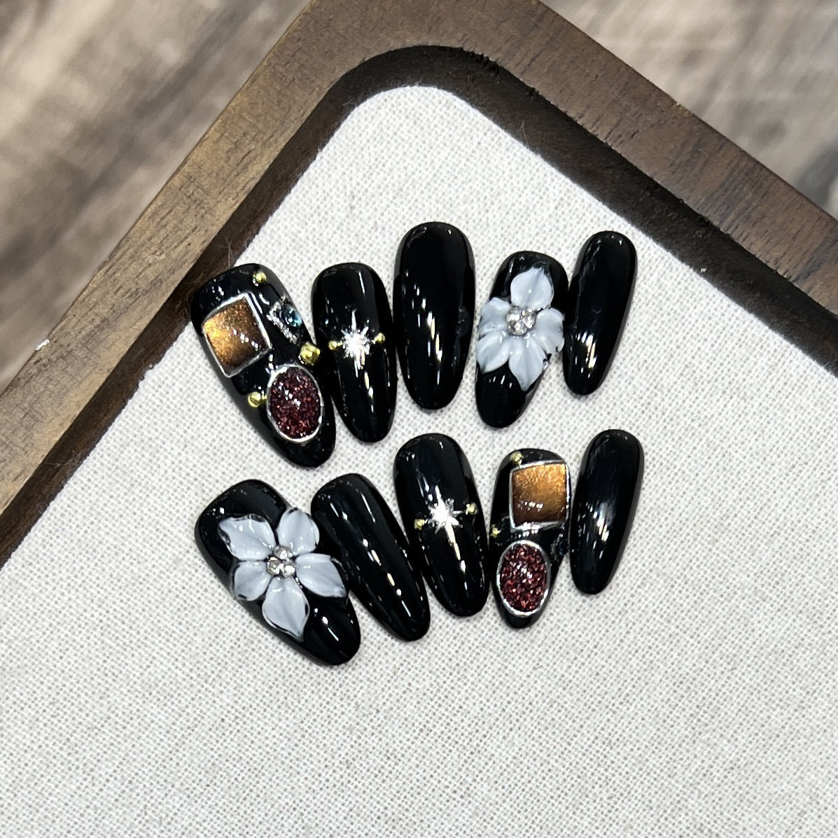 Decorative Press-On Nail Art Set with Floral and Crystal Accents Acalora