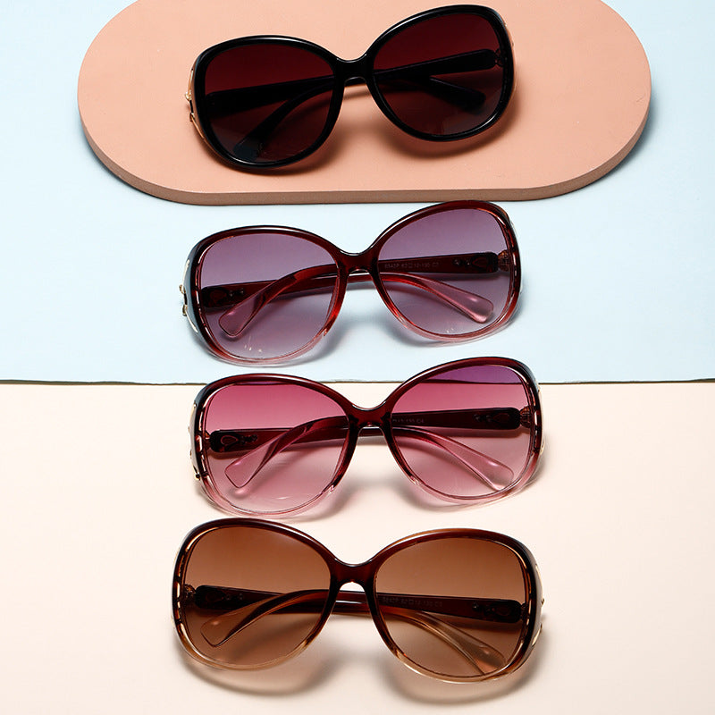 Women's Fashion Sunglasses in Elegant Design with Striking Embellishments Bowlift