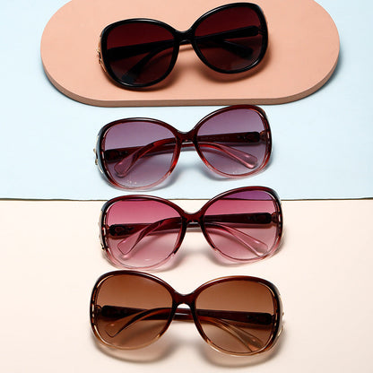 Women's Fashion Sunglasses in Elegant Design with Striking Embellishments Bowlift