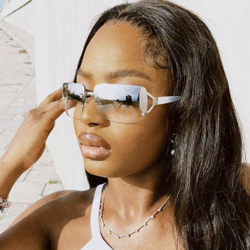 Women's extravagant sunglasses in a modern design with fine accents Karnz