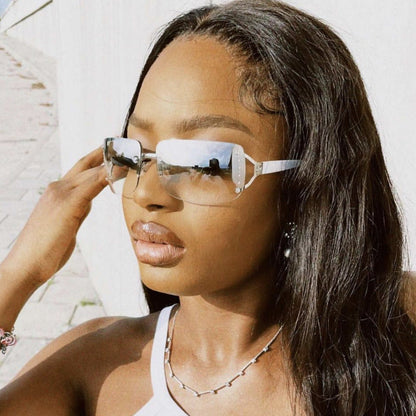 Women's extravagant sunglasses in a modern design with fine accents Karnz