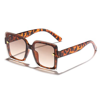 Women's fashionable sunglasses with a square design and high-quality Karnz frame