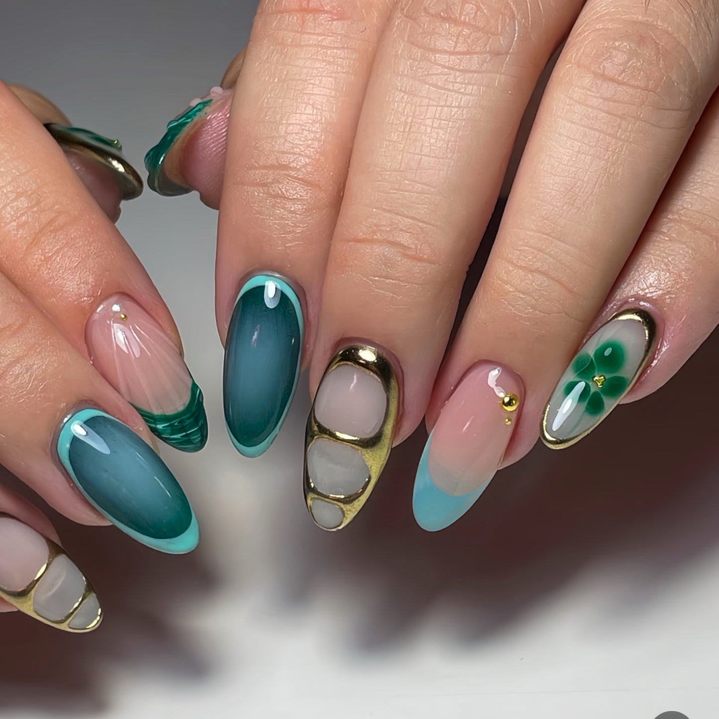 Glamorous Artistic Press-On Nail Extensions Acalora