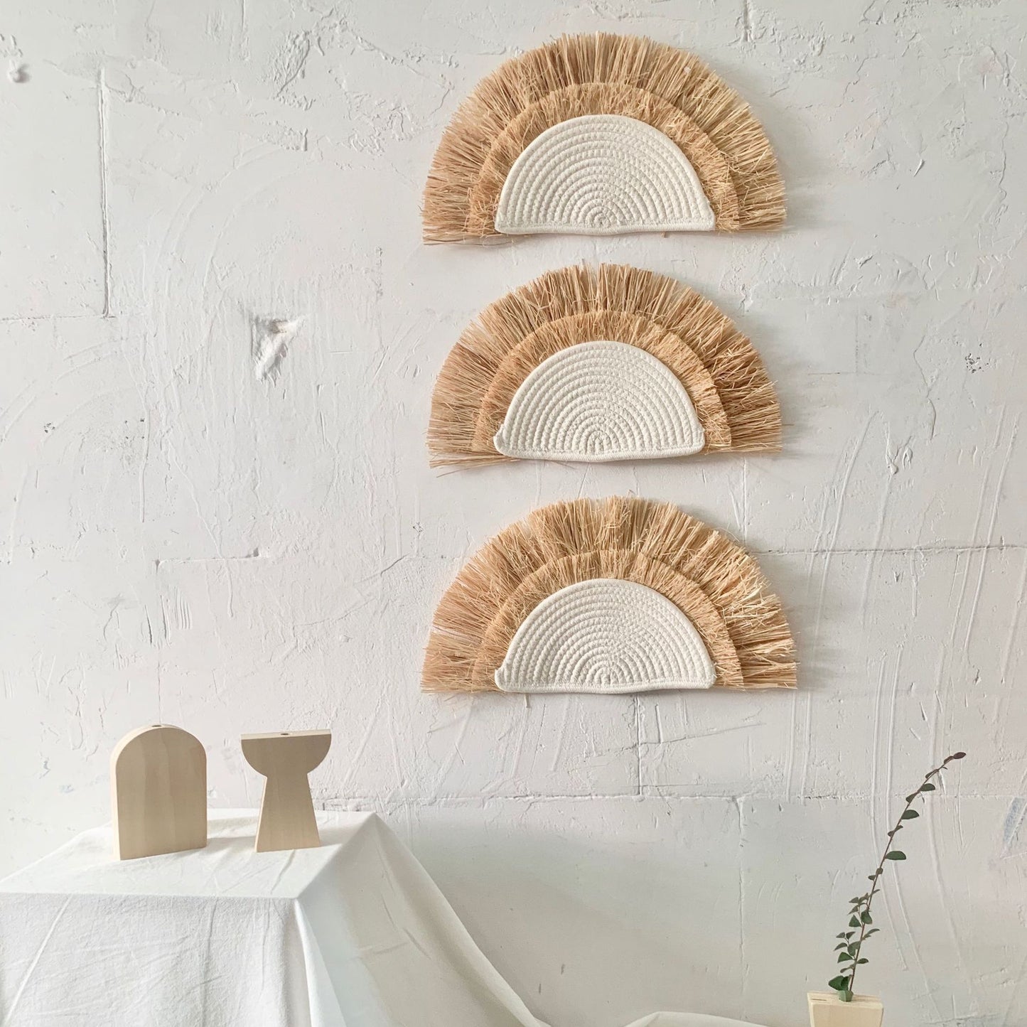 Decorative wall decoration with synthetic fiber and wooden beads Acalora