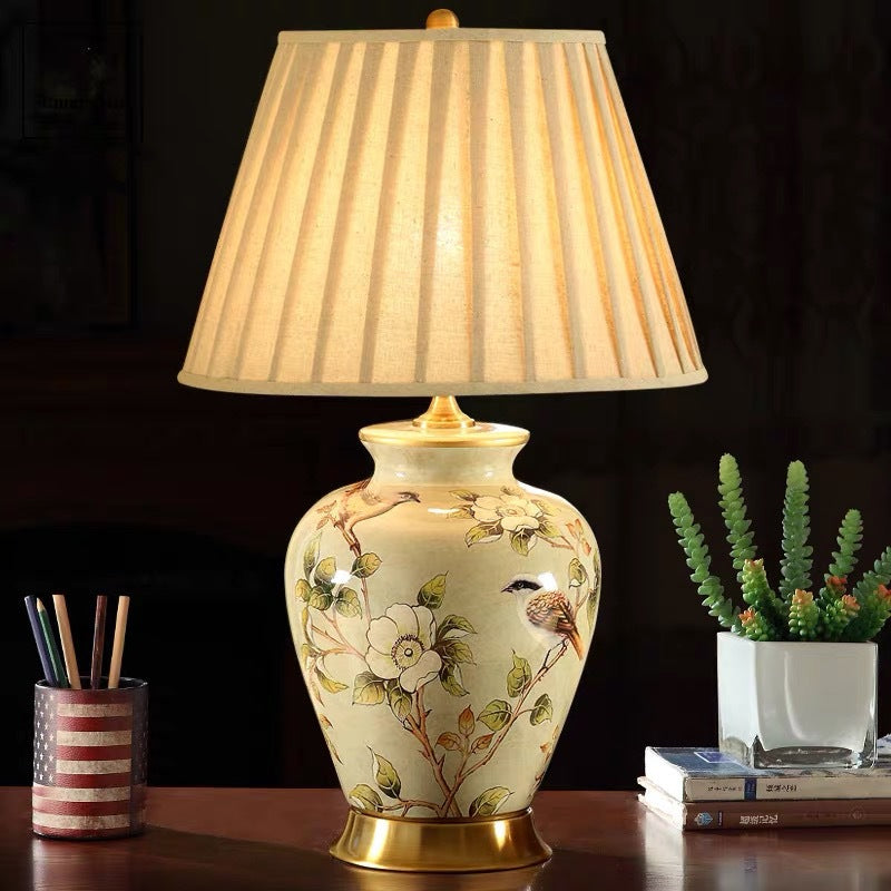 Vintage Floral Design Table Lamp