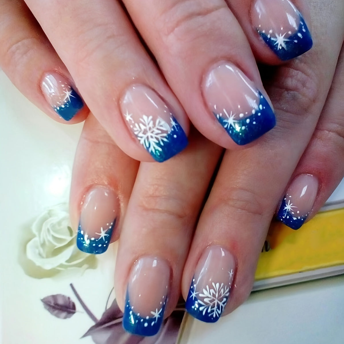 Winter-Themed Frosted Nail Art Acalora