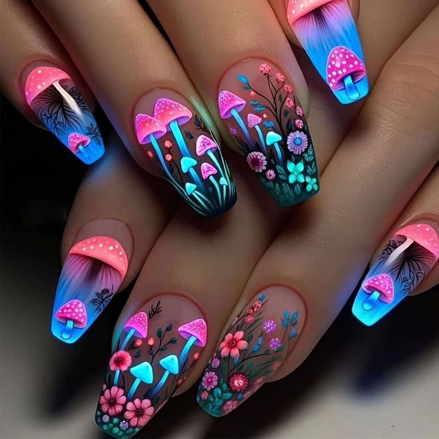 Creative flower and mushroom design artificial nails Acalora