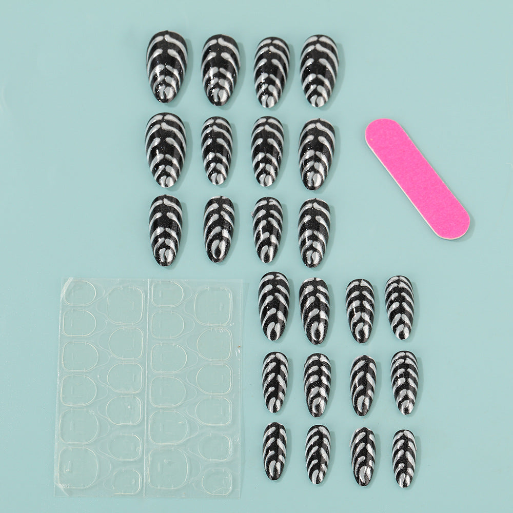 Stylish striped pattern artificial nails Acalora