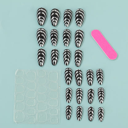 Stylish striped pattern artificial nails Acalora