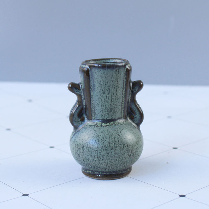 Elegant ceramic vase with artistic design Acalora