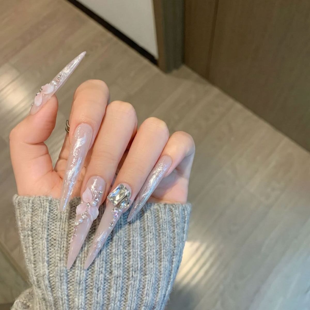 Artistic Decorative Stiletto Press-On Nail Set with Floral Accents Acalora