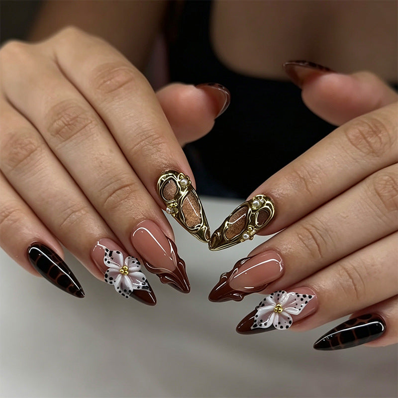 Artificial nail set with extravagant 3D design and elegant embellishments Acalora
