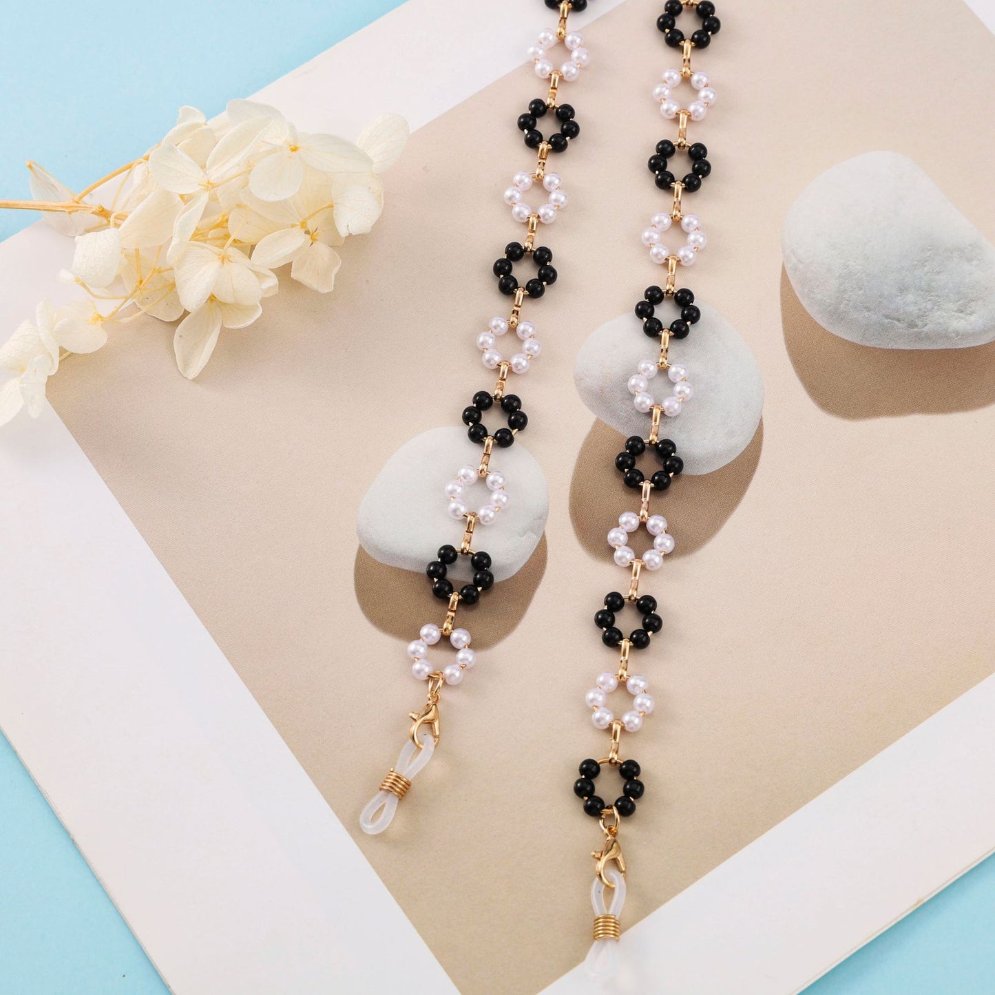 Elegant Beaded Eyewear Chain Acalora