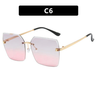 Women's square sunglasses in a modern design with a delicate metal frame Karnz