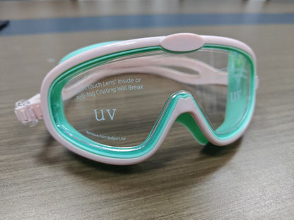 Swimming mask with wide field of vision and UV protection Bowlift