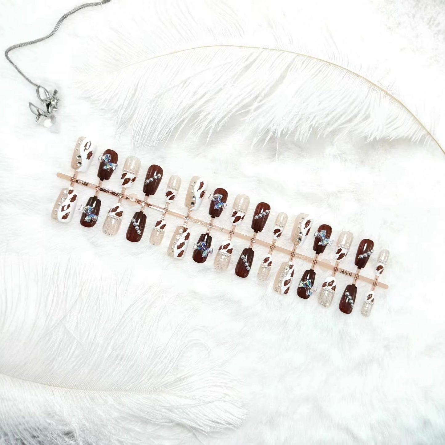 Artificial nails with sparkling rhinestone and bow accents Acalora