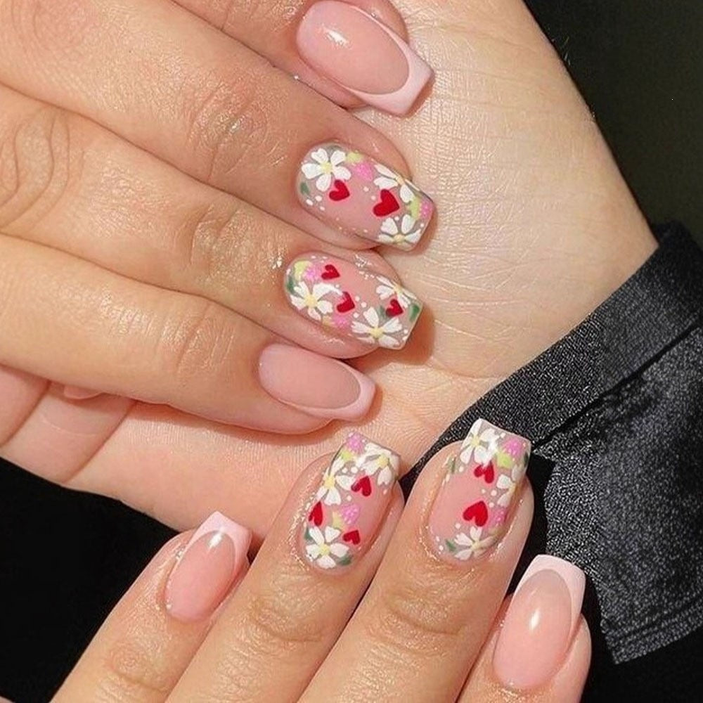 Artificial nails with romantic heart design and fine accents Acalora