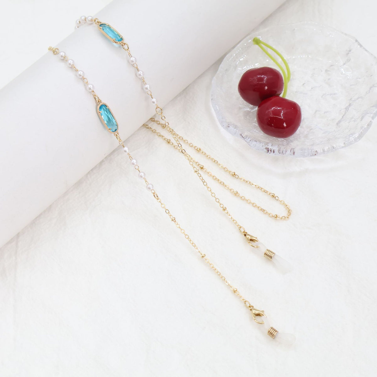 Elegant Eyewear Chain Holder Acalora