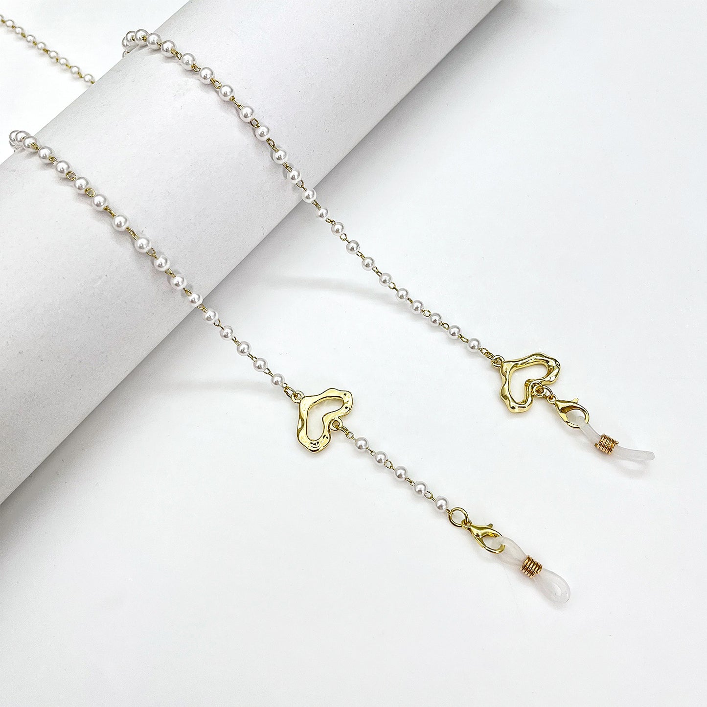 Heart-Shaped Beaded Eyewear Chain Acalora