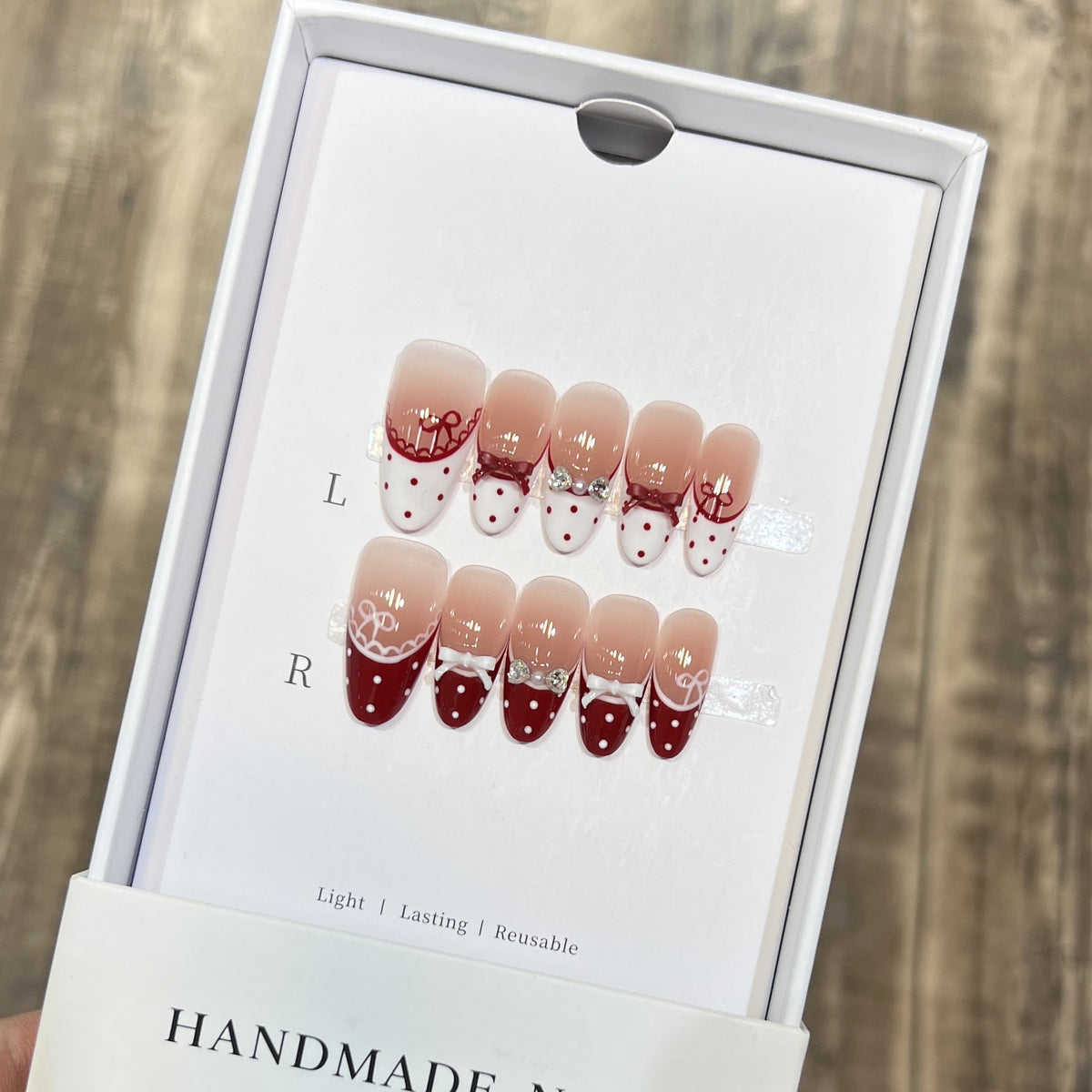 Elegant Reusable Press-On Nails with Artistic Details Acalora