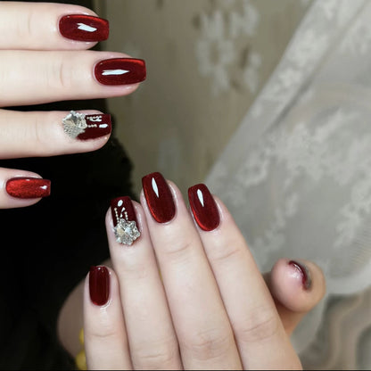 Artificial nail set with sparkling accents and glamorous design Acalora