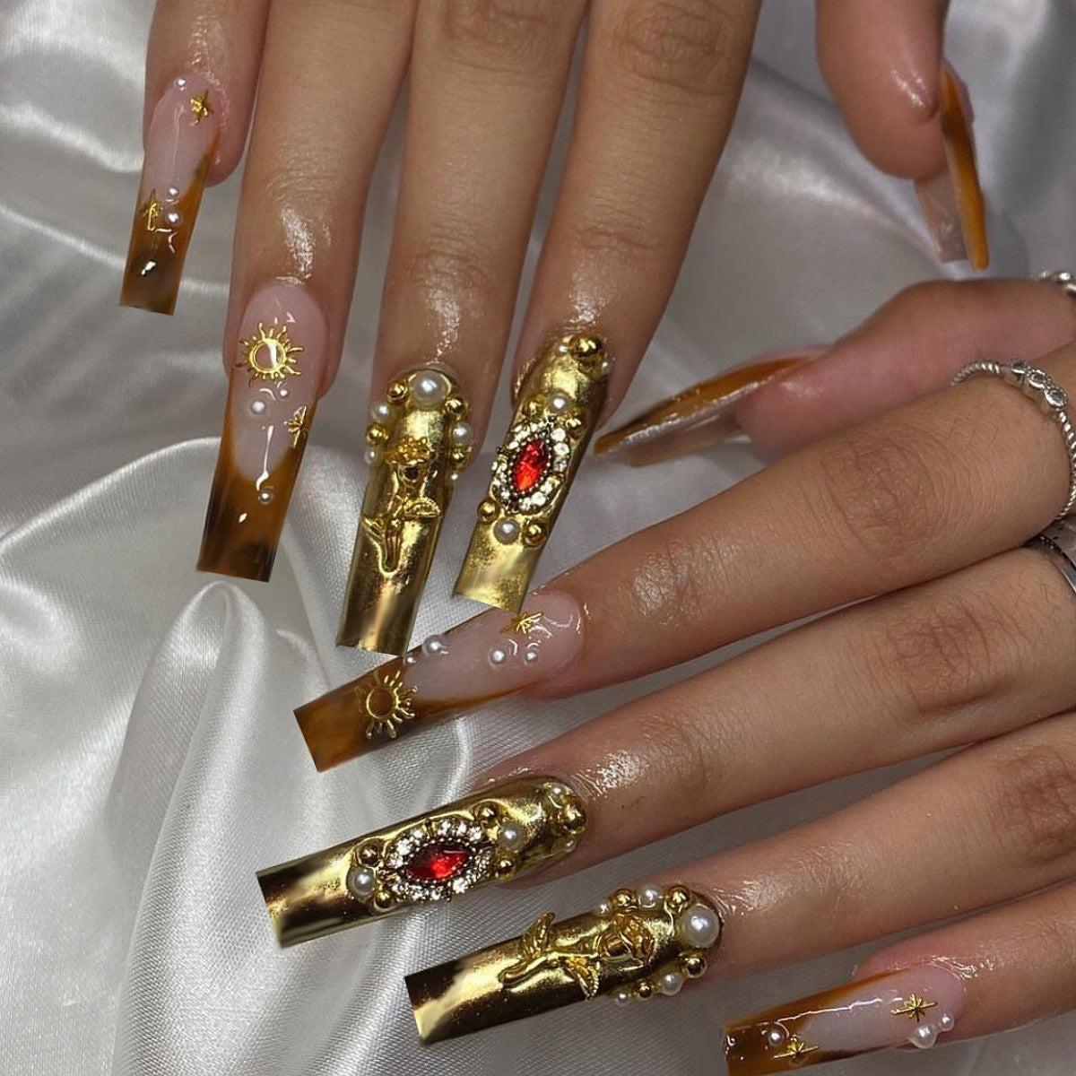 Glamorous Ornate Press-On Nails Acalora