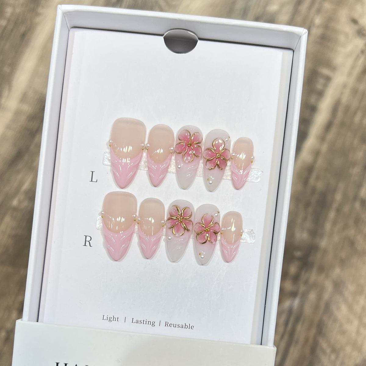 Artisan Floral-Themed Press-On Nails Set Acalora
