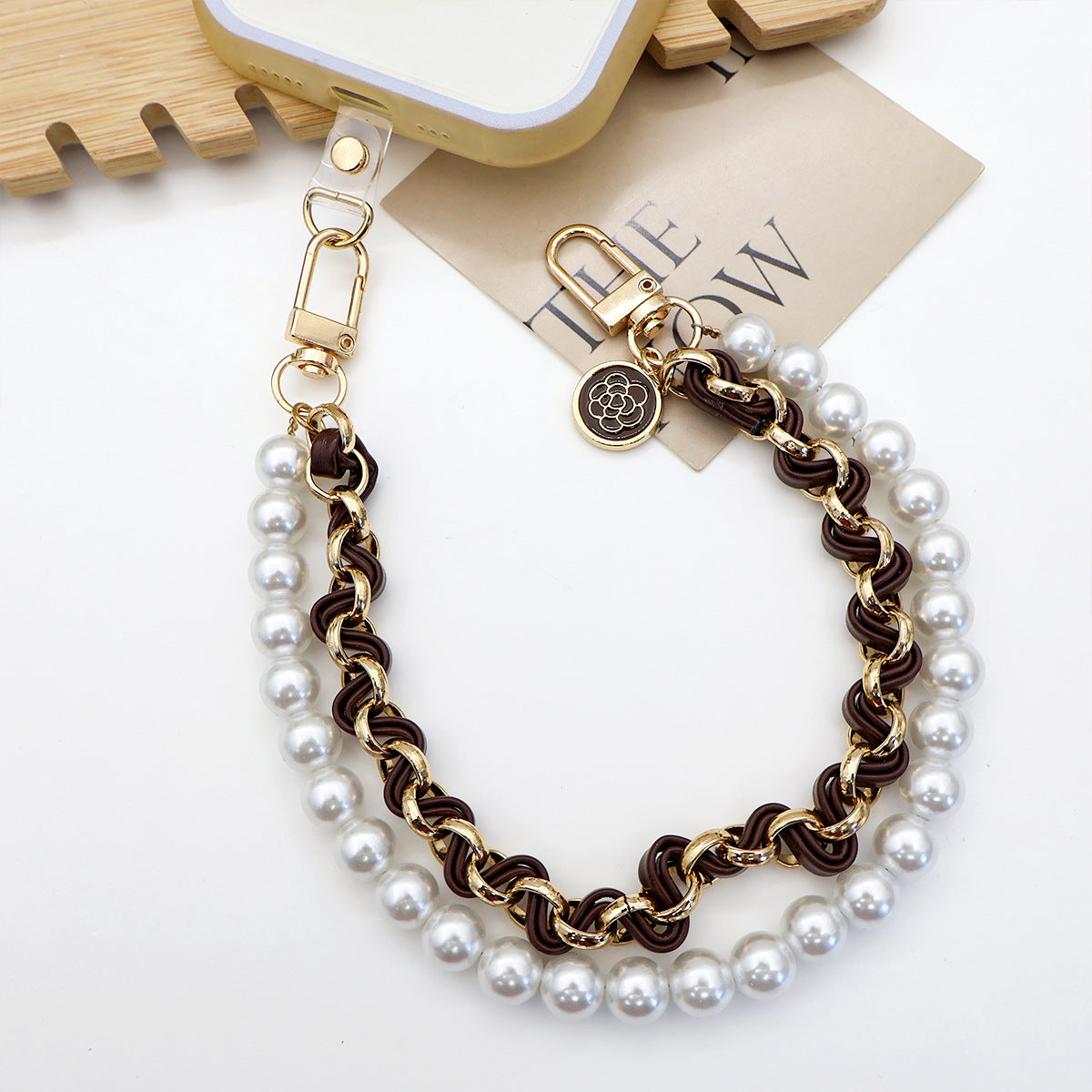 Chic Pearl-Chain Eyewear Holder Acalora
