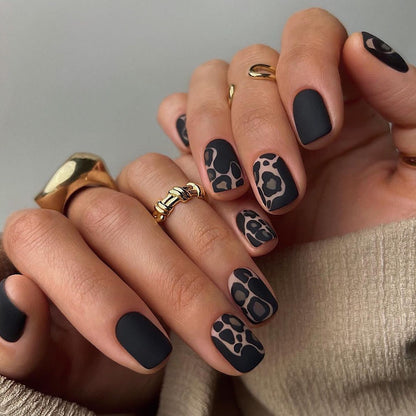Artistic Press-On Nail Set with Elegant Design Elements Acalora