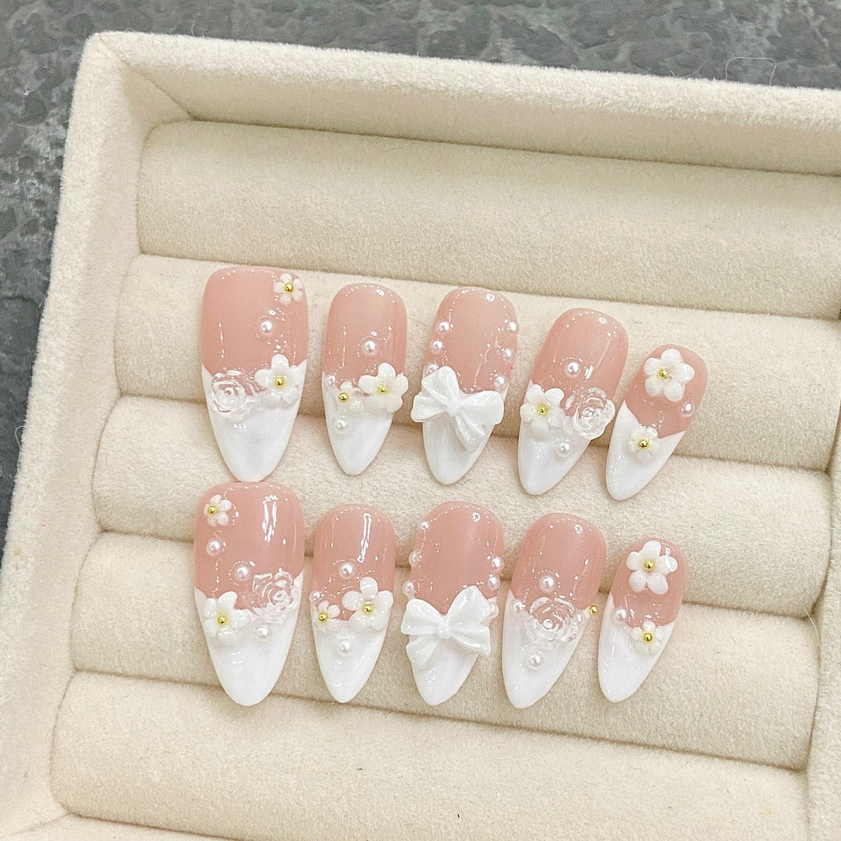 Artificial nail set with floral and glamorous accents Acalora