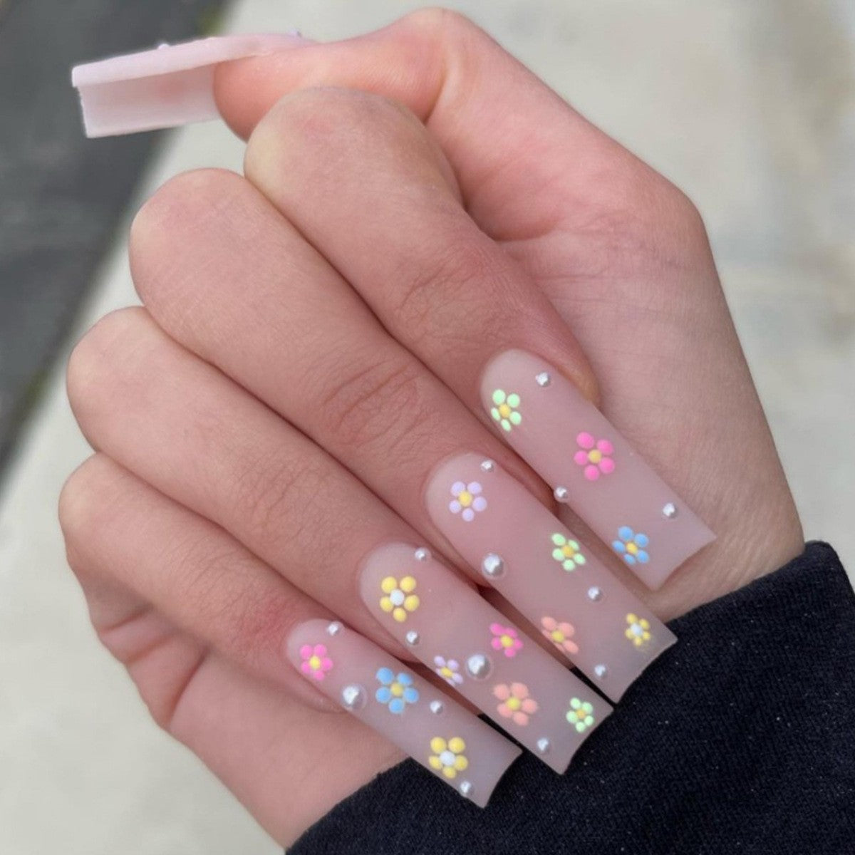Decorative Floral Press-On Nail Art Set with 3D Flower Accents Acalora