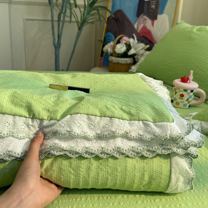 Women's bedspread with elegant lace trim and fine cotton surface Skanto