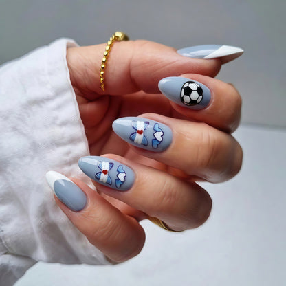 Sporty artificial nails with soccer motif Acalora