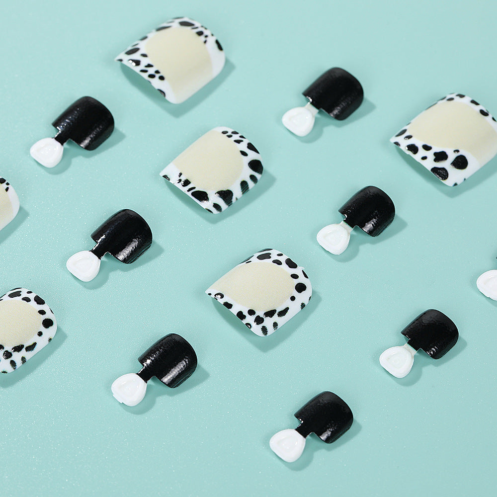 Stylish animal print artificial nails Acalora