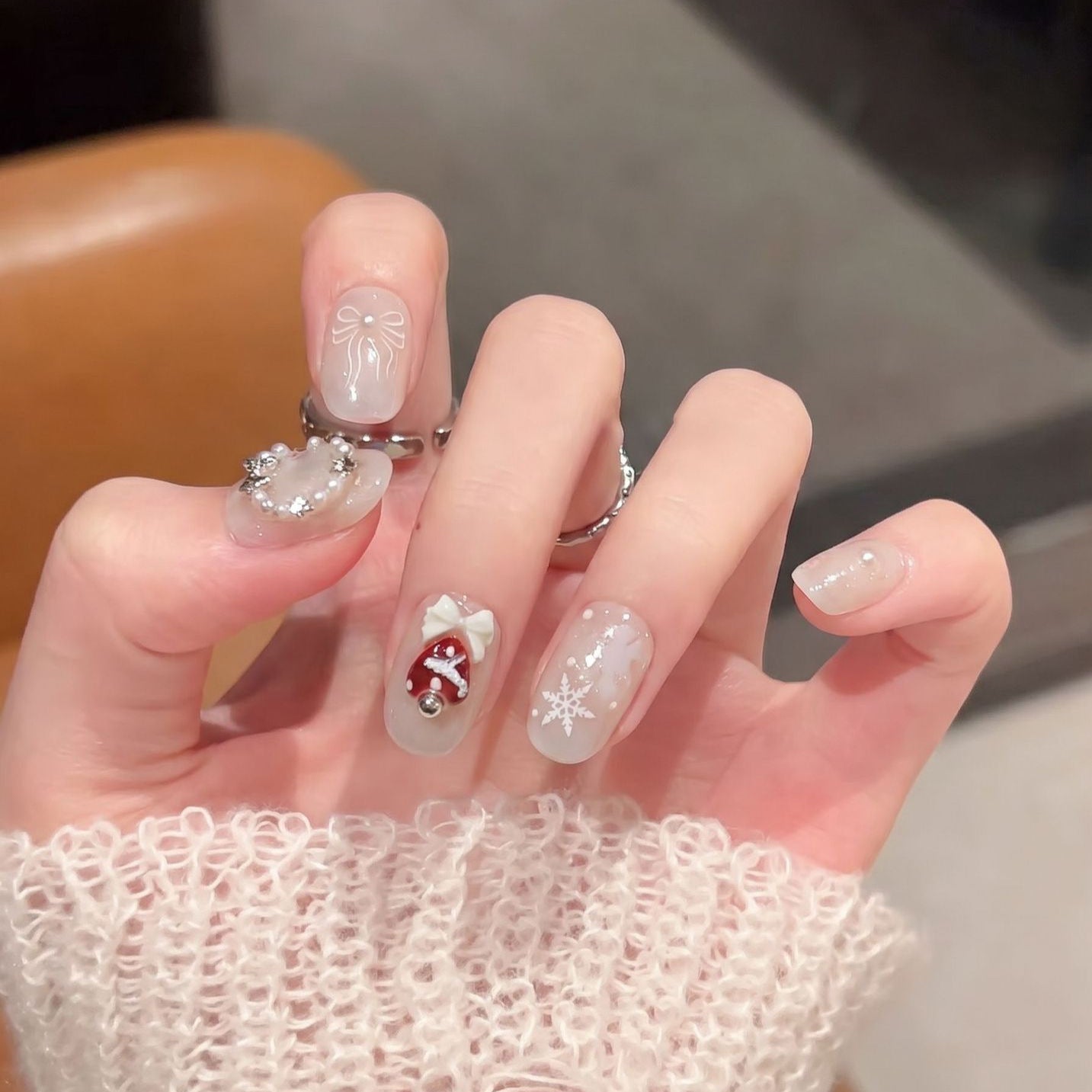 Artistic Winter-Themed Press-On Nail Set Acalora
