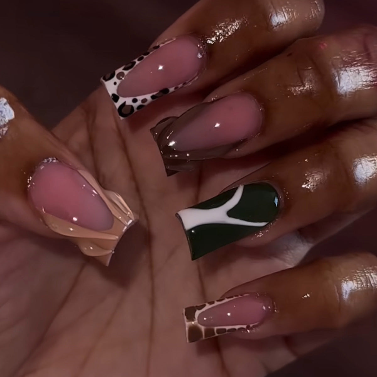 Artistic Press-On Nail Set with Unique Patterns Acalora
